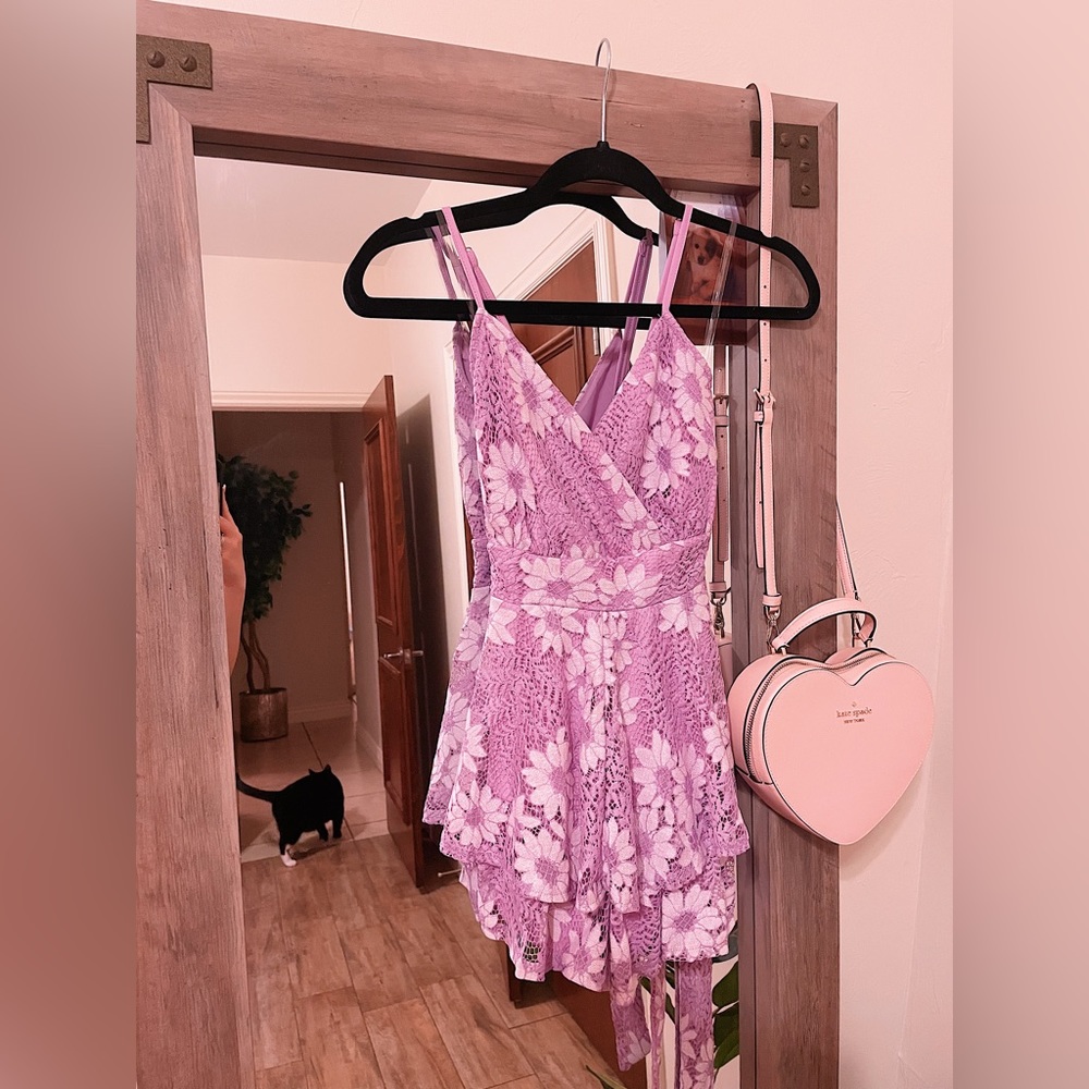 Elegant Strap Lilac Lace
Detailed Tie-Up Ruffle Romper